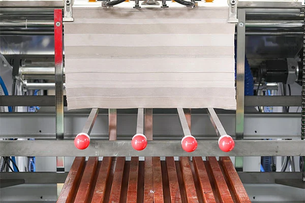 อะไรทำให้การเคลือบอัจฉริยะเป็นทางเลือกที่ยั่งยืนมากขึ้นสำหรับการตกแต่งงานพิมพ์